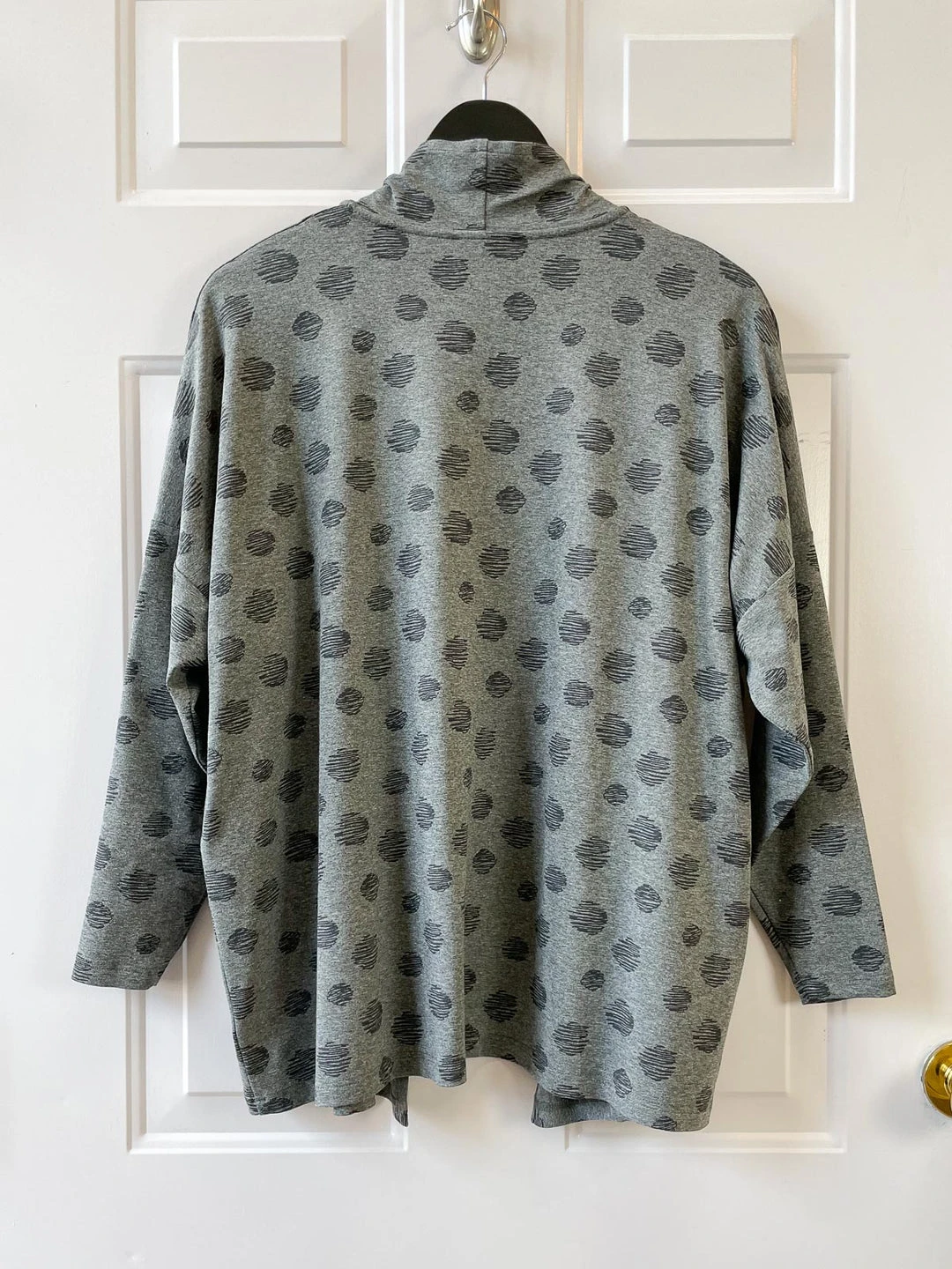 Q'Neel Q'Neel Scribble Dot Drop Sleeve Cover Up, Grey 4 Q'Neel Q'Neel Scribble Dot Drop Sleeve Cover Up, Grey